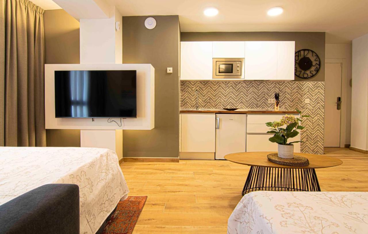 Apartamentos Leonor Малага Экстерьер фото