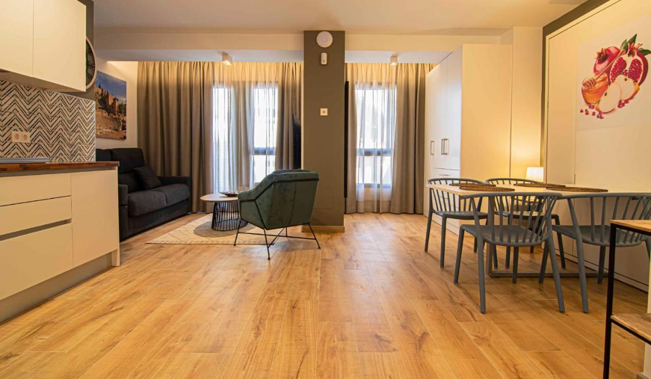 Apartamentos Leonor Малага Экстерьер фото