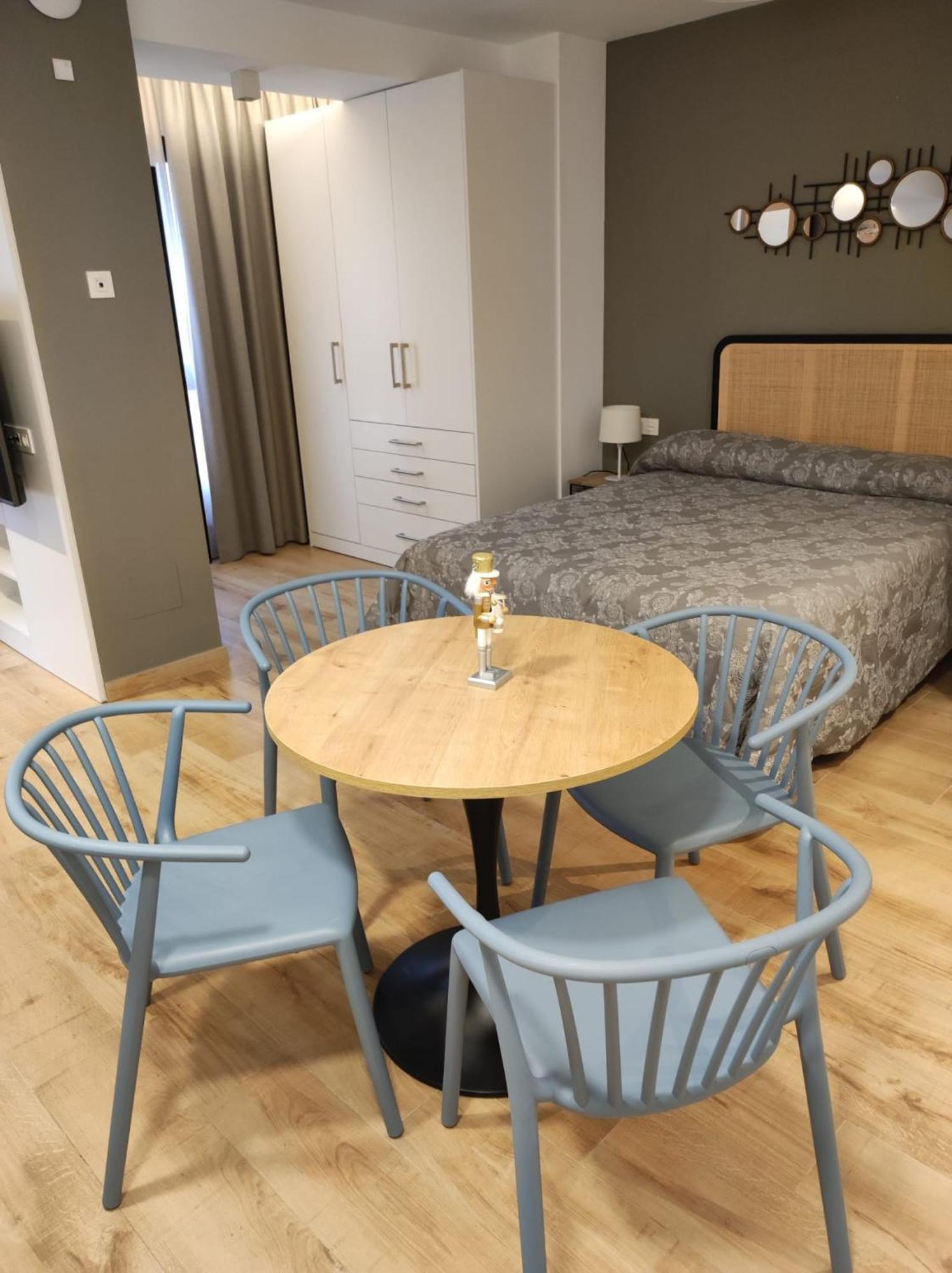Apartamentos Leonor Малага Экстерьер фото